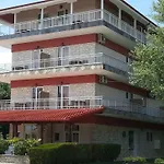 Denis And Hotel