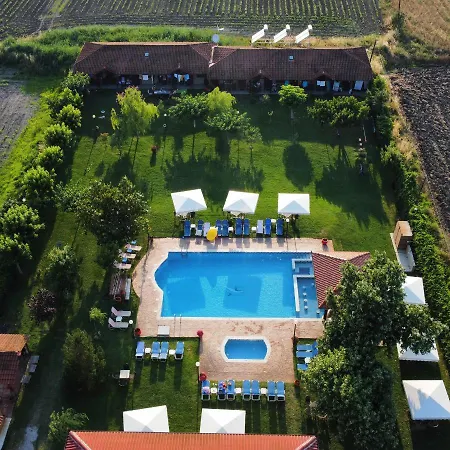 Denis And 2* Korinós