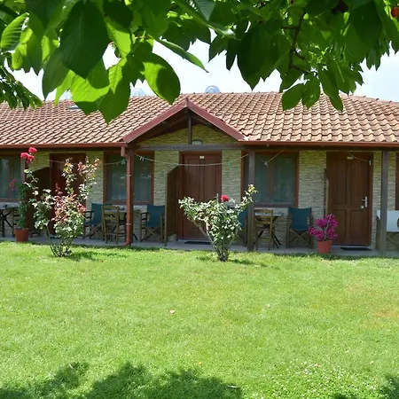 Denis Hotel&bungalows Korinós