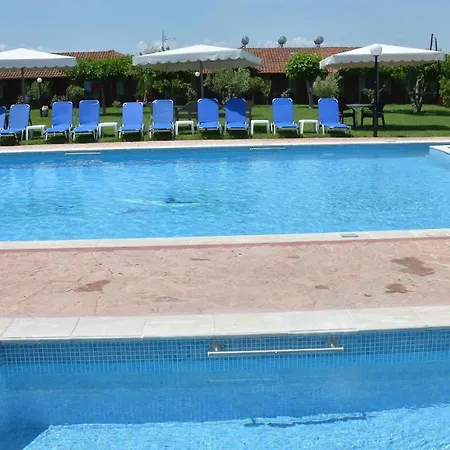 Denis Hotel&bungalows Korinós