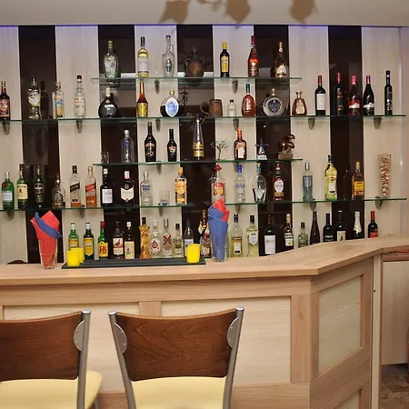 מלון Denis And 2*