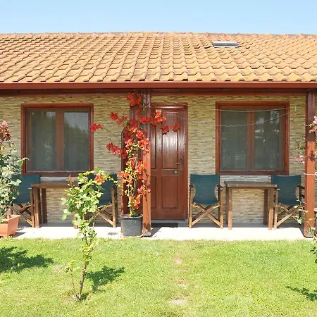 Denis And מלון 2*