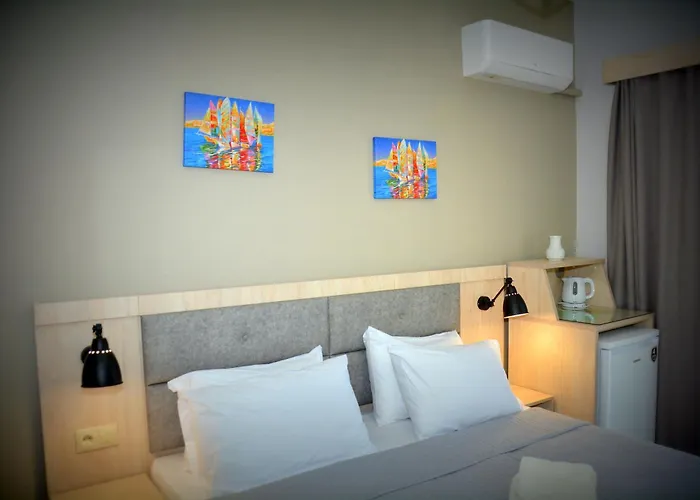 Denis And 2* Korinós